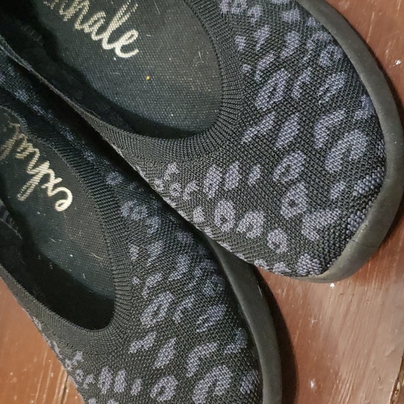 Exhale Slip-on's - Picture 2 of 4